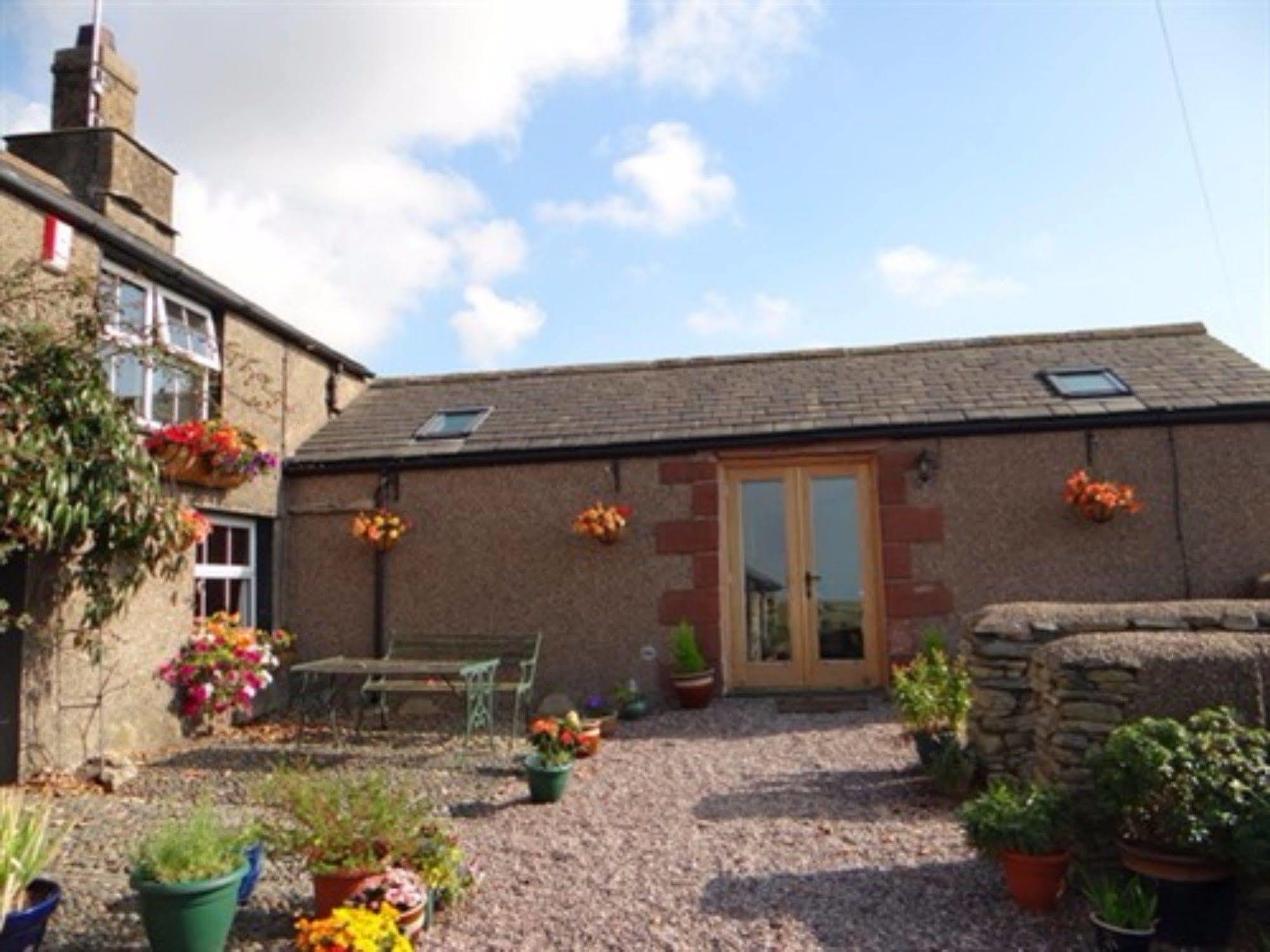The Wayside And Whisky Barn Hotel Whitbeck Exterior foto