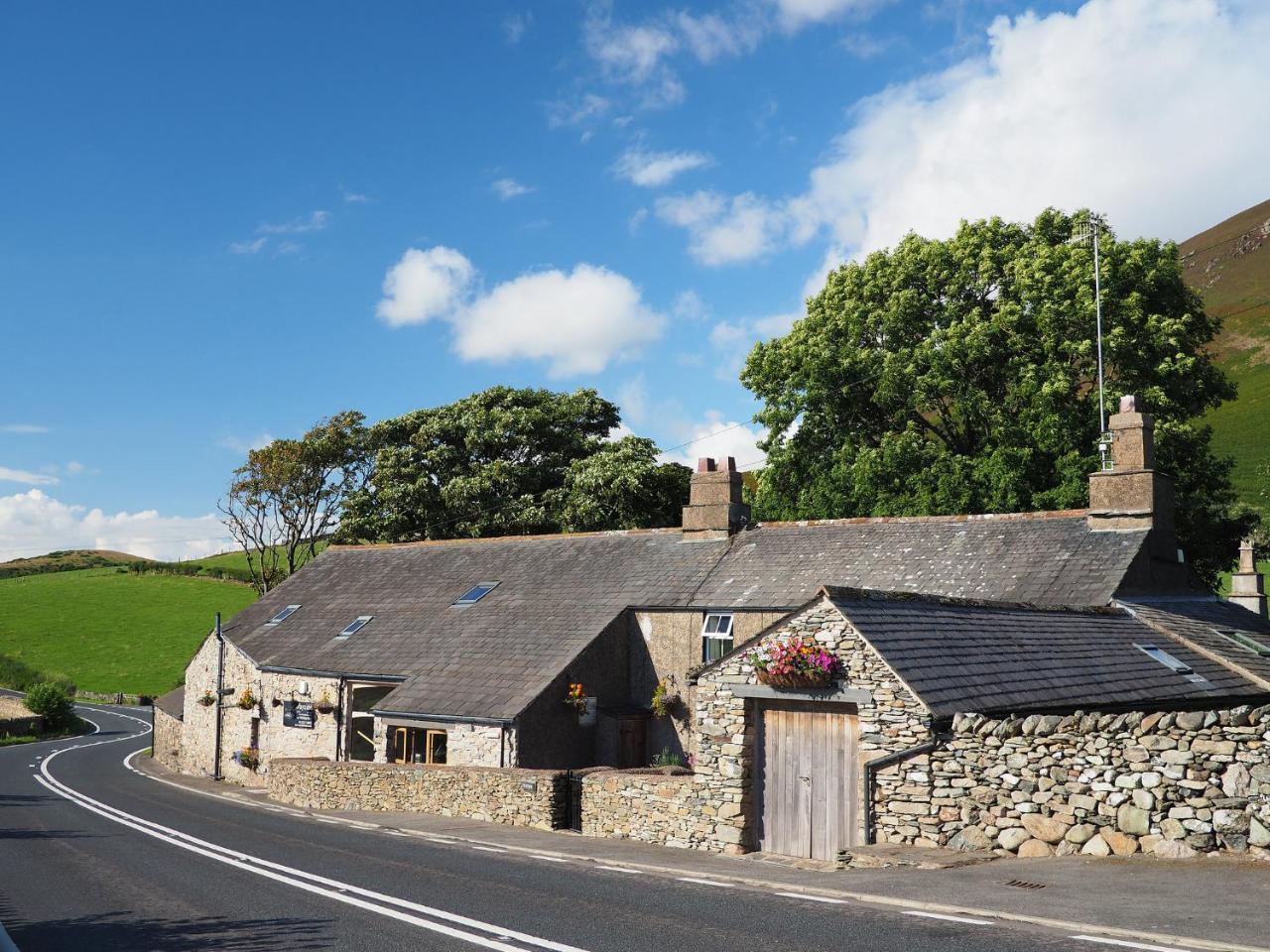 The Wayside And Whisky Barn Hotel Whitbeck Exterior foto