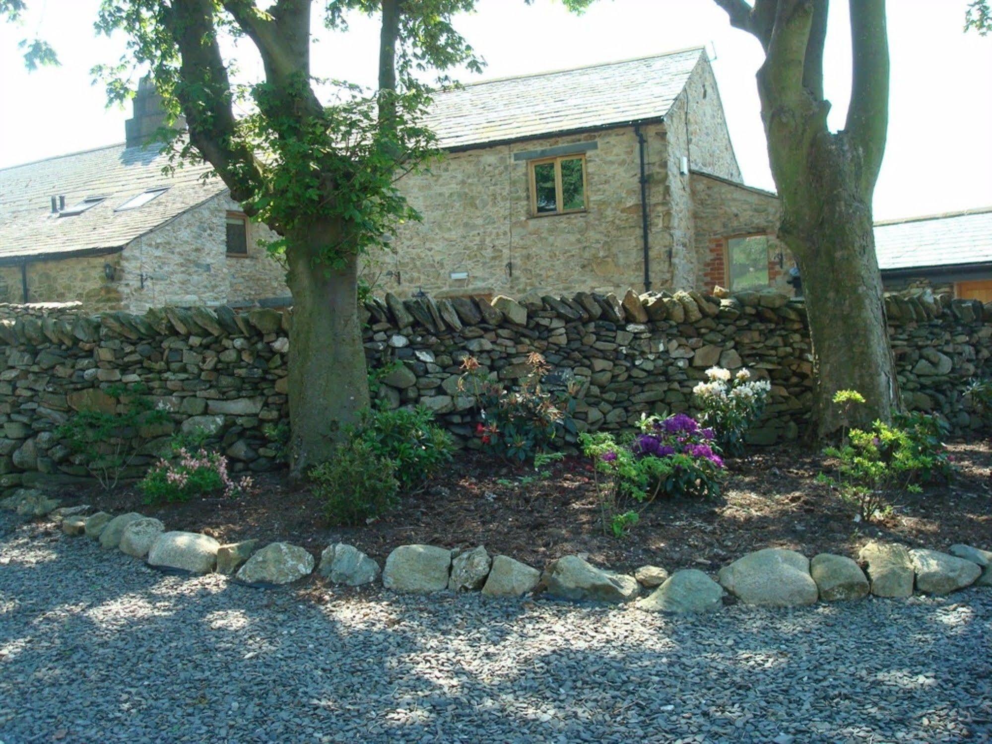 The Wayside And Whisky Barn Hotel Whitbeck Exterior foto